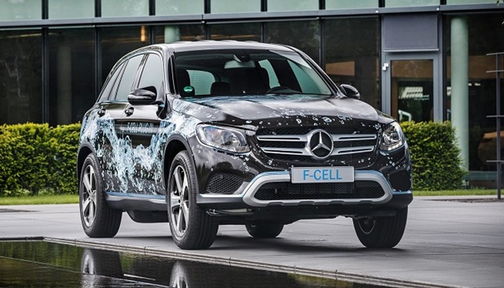 Общият пробег на автомобила е приблизително 500 км, който ще се осигурява от два резервоара за водород с обем по 4 кг