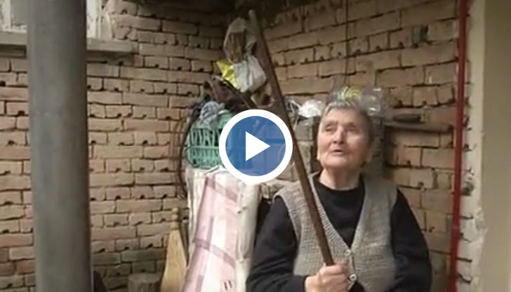 Бабта не се уплашила, а започнала да вика и да се отбранява с бастун и точилка