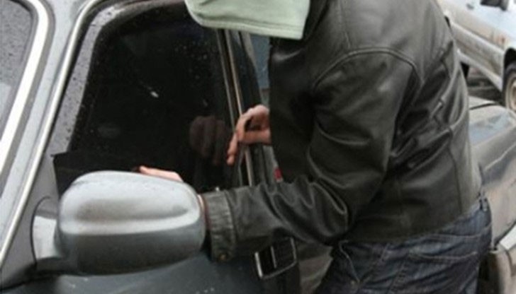 Ключът на колата е бил в стартера / Снимката е илюстративна Ключът на колата е бил в стартера / Снимката е илюстративна