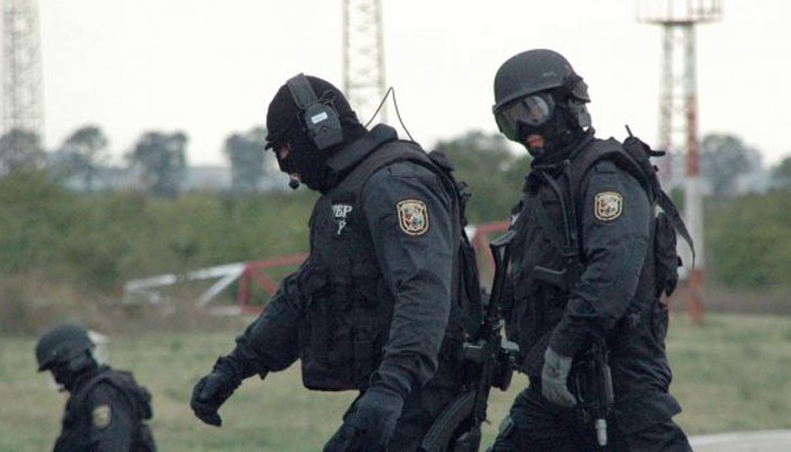 Фирмата му е на пазара от 25 години и работи основно с армията, полицията и НСО Фирмата му е на пазара от 25 години и работи основно с армията, полицията и НСО