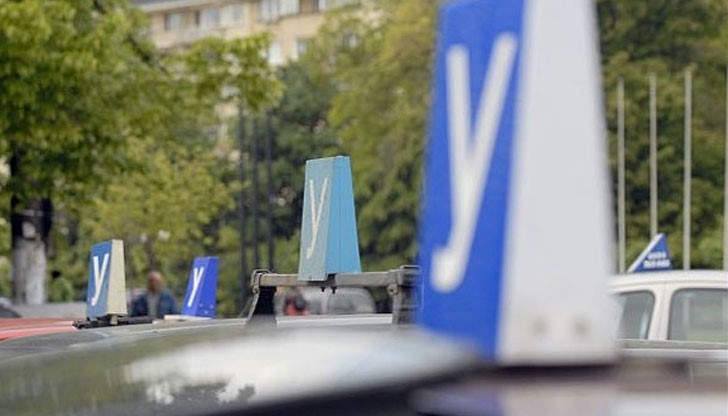 Те започват подписка срещу изискването теоретичните изпити да се провеждат само в центрове на ДАИ Те започват подписка срещу изискването теоретичните изпити да се провеждат само в центрове на ДАИ