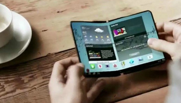 Когато е сгънато, устройството ще може да се използва като смартфон с 5-инчов екран Когато е сгънато, устройството ще може да се използва като смартфон с 5-инчов екран