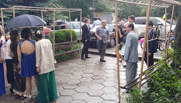 Най-известният абитуриент за първи път от години ще зърне морето