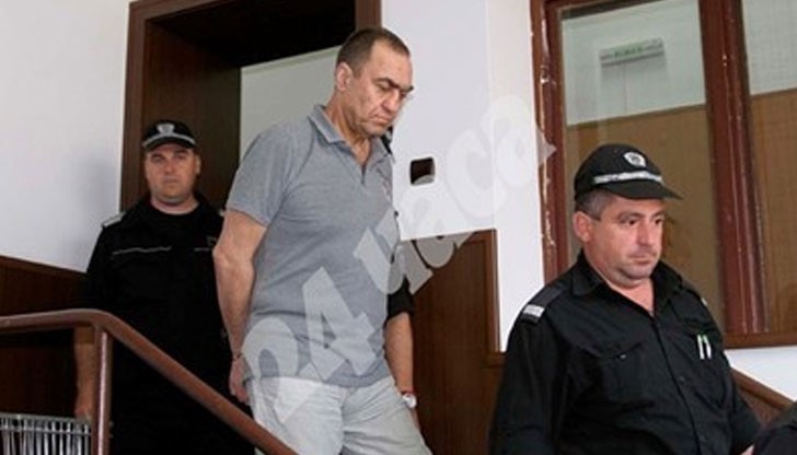 Снощи адвокатът на Евстатиев - Ташкена Колчева оповести, че в неделя по обяд бившият кмет е опитал да се самоубие