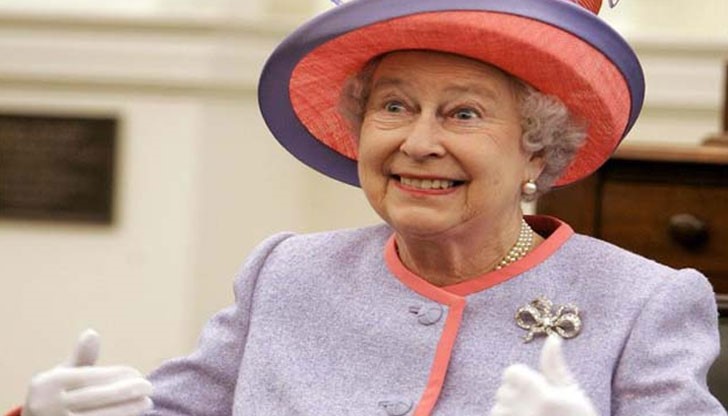 Доза "английски хумор" в първата публична проява на кралицата след решението на британците