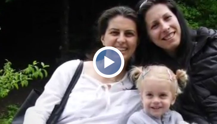 Едната е родила дете с донор, а другата сега е бременна с близнаци