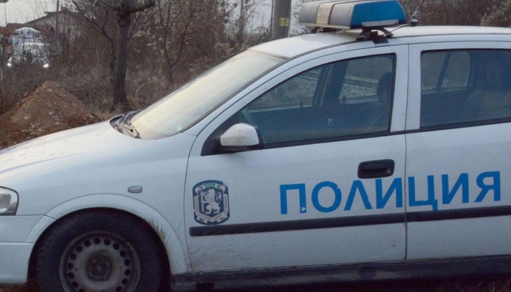 Бежанците се качили скришом в камион, но шофьорът усетил движение и се обадил телефон 112 Бежанците се качили скришом в камион, но шофьорът усетил движение и се обадил телефон 112