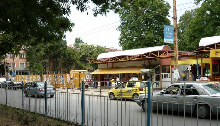 Шофьорът е оставил ключовете на седалката, докато е зареждал магазин