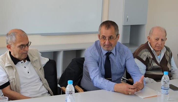 Господин Бурджиев отправи пожелания към служителите на Отдел „Държавен архив“ – Русе