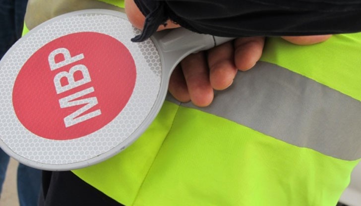 Движението се регулира от сигналисти Движението се регулира от сигналисти