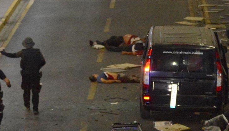 Съгласно предварителните данни трима самоубийствени атентатори са задействали взривни устройства