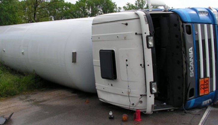 Шофьорът на камиона е загинал на място / Снимката е илюстравна