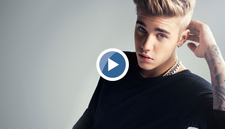 На кадрите, пуснати от звездата в Инстаграм, се вижда как той свършва една своя песен и тръгва да се загащва