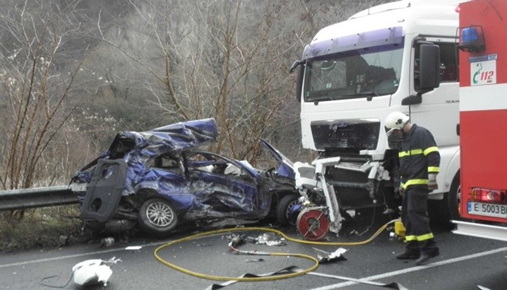 Дете и още един възрастен пътник от автомобила са настанени в болницата в Търговище / Снимката е илюстративна Дете и още един възрастен пътник от автомобила са настанени в болницата в Търговище / Снимката е илюстративна