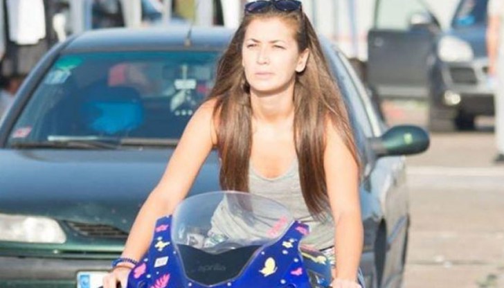 Скандалната кметица на Владая Таня Иванова откри летния сезон със снимка по къси панталони.