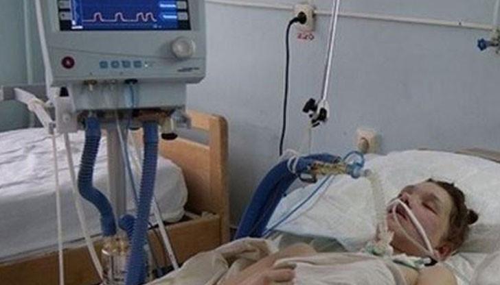 Момичето вече диша самостоятелно и има признаци, че ще излезе от комата Момичето вече диша самостоятелно и има признаци, че ще излезе от комата