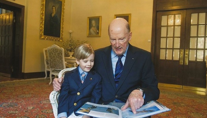 Симеон-Хасан, който е единственият царски внук, роден в България, говори много добре родния си език
