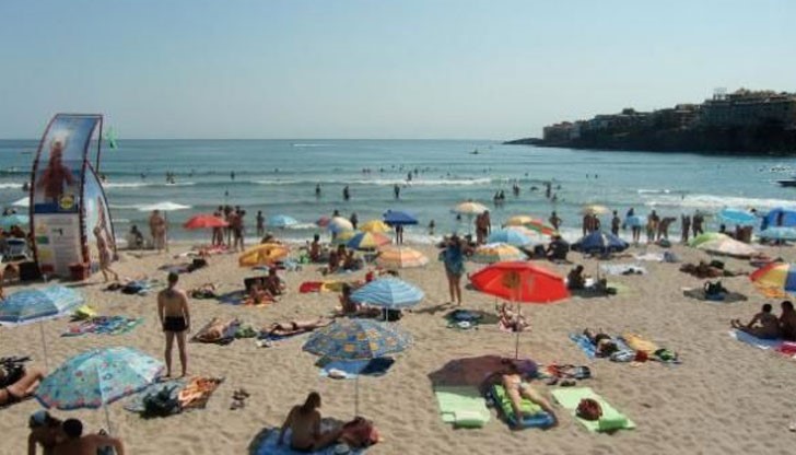 Първият горещ и истински летен уикенд напълни плажовете Първият горещ и истински летен уикенд напълни плажовете
