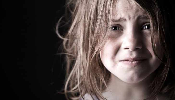 Момичето пише за кошмарите, които е приживяла, а майка й не я е защитила Момичето пише за кошмарите, които е приживяла, а майка й не я е защитила