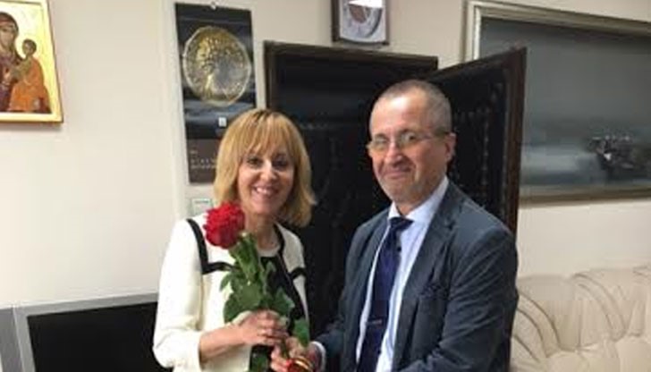 В края на своя приемен ден в Русе, Мая Манолова се срещна неформално с Областния управител