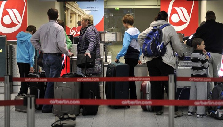 Самолет отлетя от летището в Дюселдорф, като "забрави" да вземе на борда 90 пътници