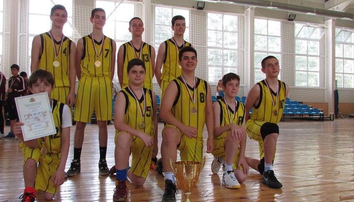 Отборът на СОУЕЕ по баскетбол стана първи на финалите на ученическите игри 2015/2016