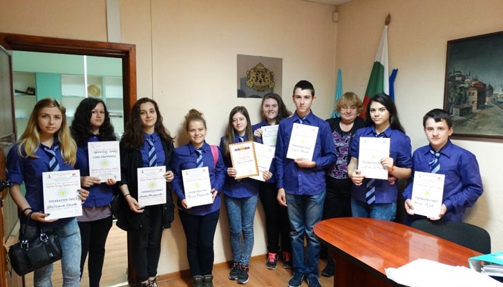 Ученици от ПГСАГ „П.Пенев­­­ – Русе за първи път участваха в трета възрастова група:IX- XII клас с индивидуално рецитиране на руска класическа поезия