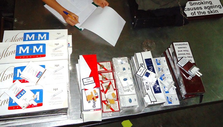 Намерени са нелегални цигари - 540 кутии, скрити на невероятни места в камиона