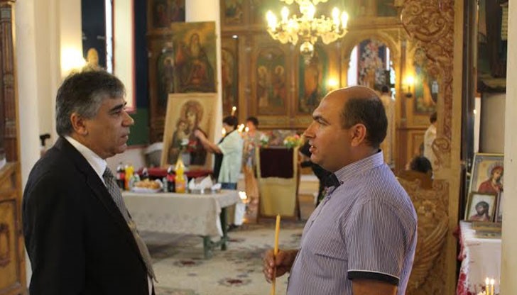 По традиция в храма се отслужи водосвет и се освети курбан