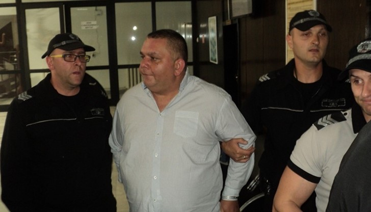 Дебелия е осъждан веднъж за склоняване към проституция, но от френските власти Дебелия е осъждан веднъж за склоняване към проституция, но от френските власти