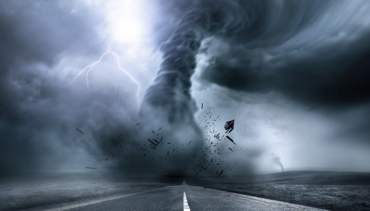 Десетки са пострадали, много улици са блокирани