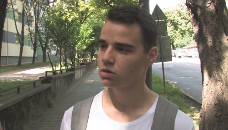 Много хора наричат Иво герой Много хора наричат Иво герой