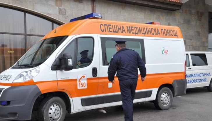 60-годишен мъж е открит с рана на главата, по-късно почива в линейката 60-годишен мъж е открит с рана на главата, по-късно почива в линейката