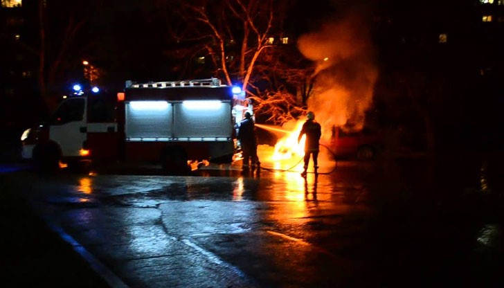 Двигателите на „Фолксваген Голф“ и „Мицубиши Лансер“ се подпалиха / Снимката е илюстравна Двигателите на „Фолксваген Голф“ и „Мицубиши Лансер“ се подпалиха / Снимката е илюстравна