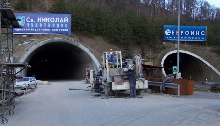 Шофьорите да карат внимателно и със съобразена скорост, спазвайки пътната сигнализация