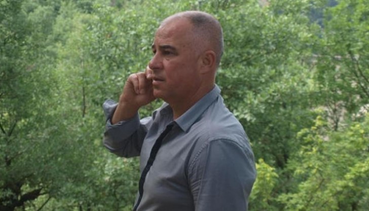 Новината застигна кмета на Симитли на работна среща. Той останал като втрещен