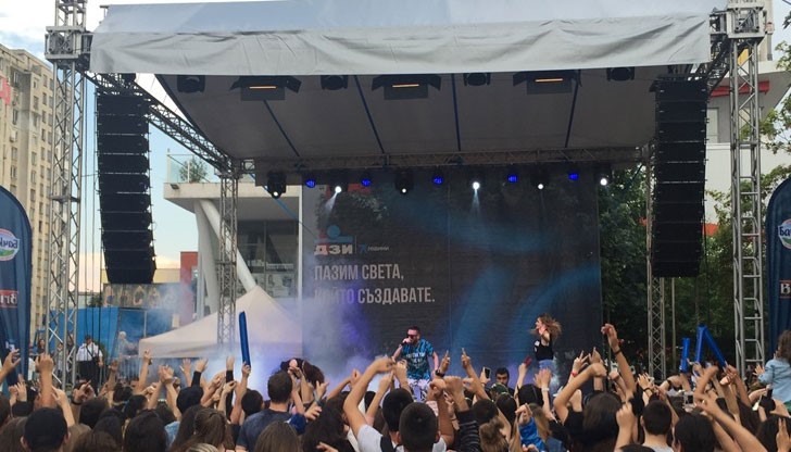 Концертът ще бъде на площада пред Операта Концертът ще бъде на площада пред Операта