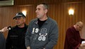 Полицай Караджов погребал родителите си с белезници на ръцете и вериги на краката
