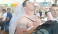 Пиян британец в булчинска рокля подлуди летището в Бургас