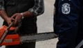Почерпен мъж нападна полицаи с моторна резачка