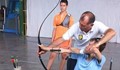 Обучават хора с увреждания да стрелят с лък