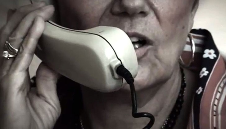 Жената е станала жертва на телефонен измамник, представил се за полицай