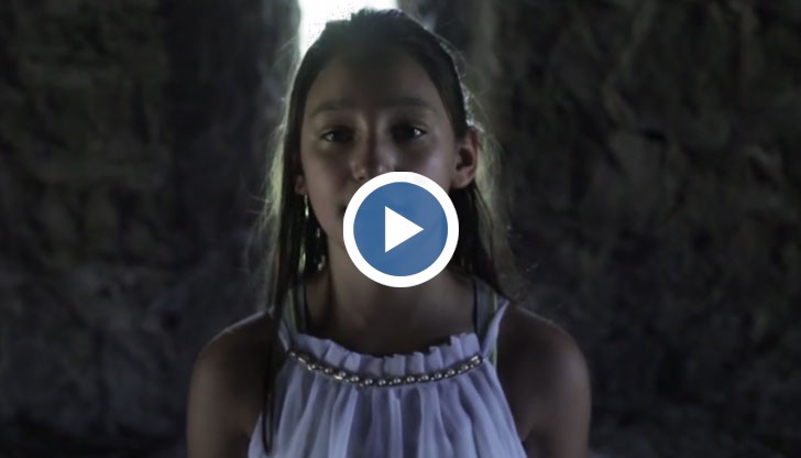 Още ненавършила 10 години Виктория записа набралия сериозен интерес химн "Аз съм българче"