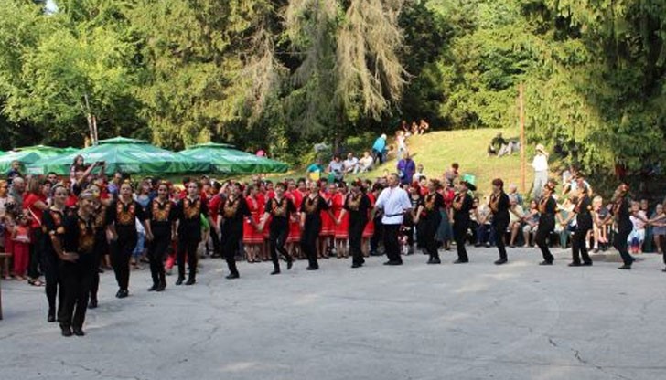 Фолкорният събор ще се проведе на 6 и 7 август в Лесопарка край Николово по време на традиционния празник на селото Фолкорният събор ще се проведе на 6 и 7 август в Лесопарка край Николово по време на традиционния празник на селото