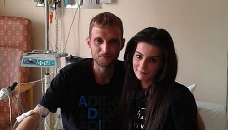 Неговата любима се приготвяла за най-лошото, но неуморно стояла до леглото му всеки ден Неговата любима се приготвяла за най-лошото, но неуморно стояла до леглото му всеки ден