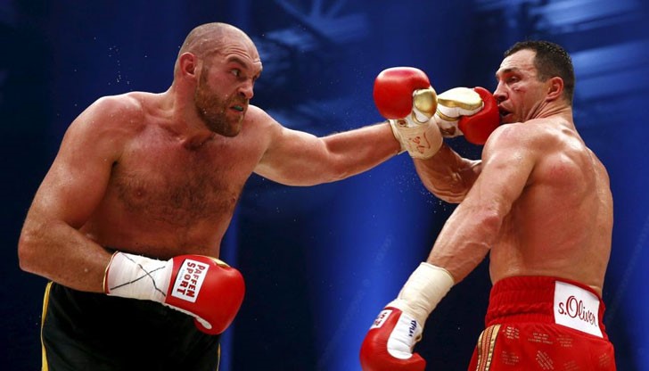 Мачът-реванш за световната титла по бокс между двамата гиганта бе отложен заради травма на англичанина