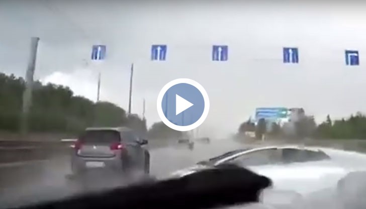 По данни на полицията спортната кола се е движила с 300 км в час, а за 6 секунди стига до 0 км!