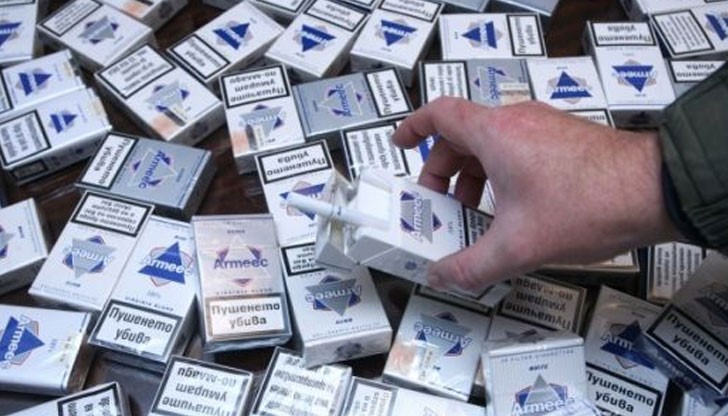 360 кутии скрити в кашон за минерална вода са намерени в автобуса в района на автогарата в Омуртаг / Снимката е илюстративна 360 кутии скрити в кашон за минерална вода са намерени в автобуса в района на автогарата в Омуртаг / Снимката е илюстративна