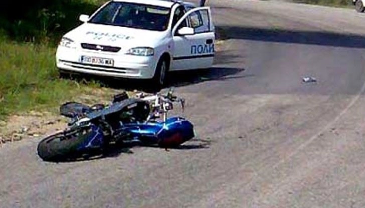 Водачът загубил контрол върху МПС-то и паднал на платното за движение / Снимката е илюстративна