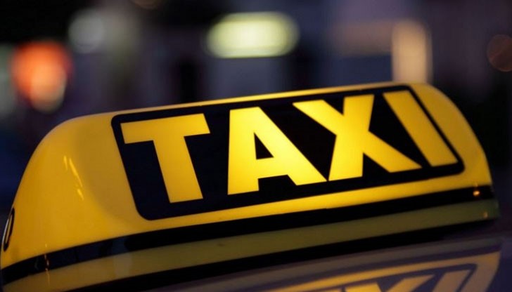 Инспекторите са спипали таксиджията в района на жп гарата